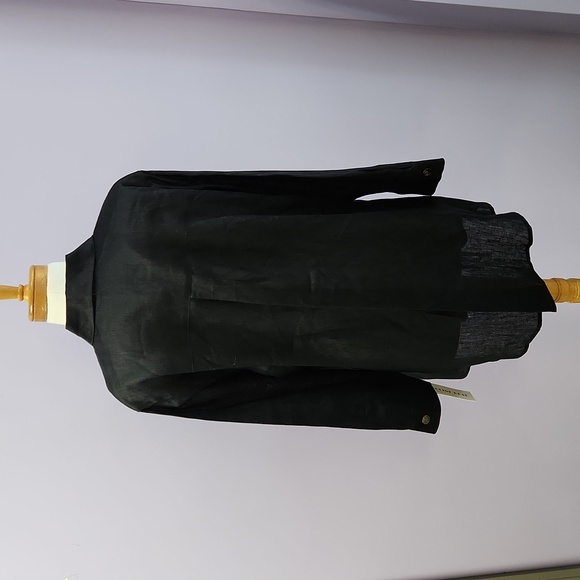 black LINEN top - Picture 9 of 12